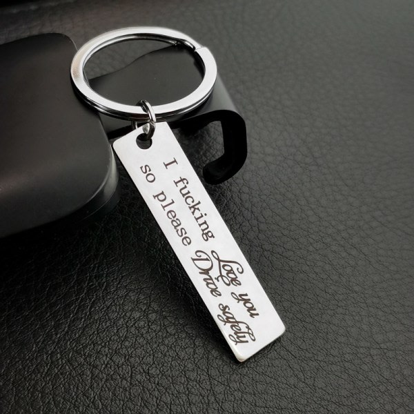 En silverfärgad 12x50 mm nyckelbricka, säker körning av nyckelbrickor