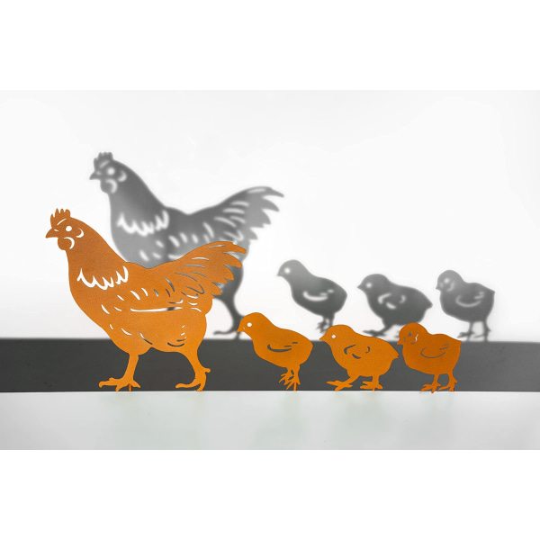 Kyllingegård Kunst Metal Stakes - Hønemor med kyllinger udendørs
