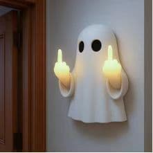 Langfinger sød spøgelse Halloween spøgelse med begge hænder, der rækker langfingre natlys