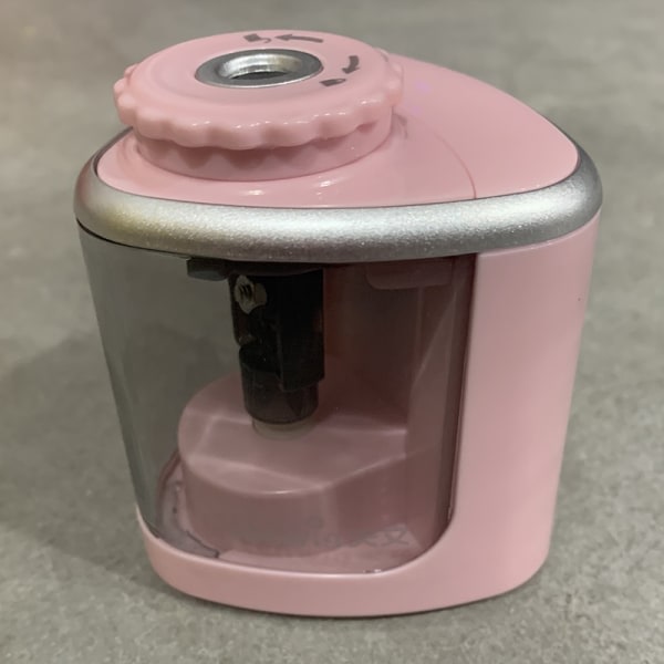 1 st elektrisk dubbelöppningsbatteridrevet pennvässare Pink