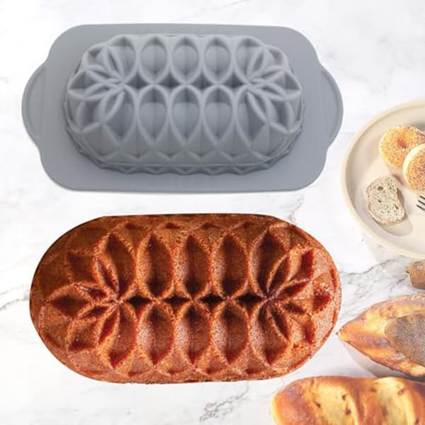 Middels stor tofarget stålring toastform 4-delt sett: riflet toast, rektangulær, blomsterformet, lotusformet, flettet brød rectangular