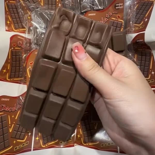 Chokolade-tema blødt og klembart legetøj, lavet af PU-materiale, langsomt tilbagefjedrende stressaflastende skrivebordslegetøj - brun.