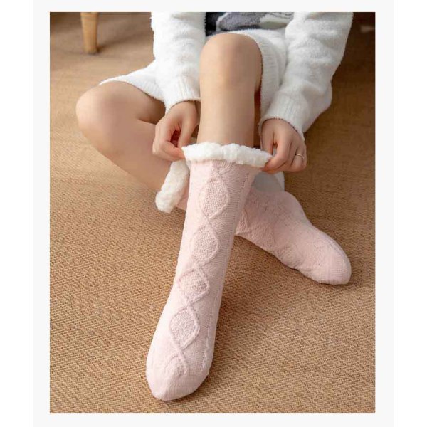 Mukavat ja lämpimät sukat liukastumista estävällä suojalla - FLUFFY PINK