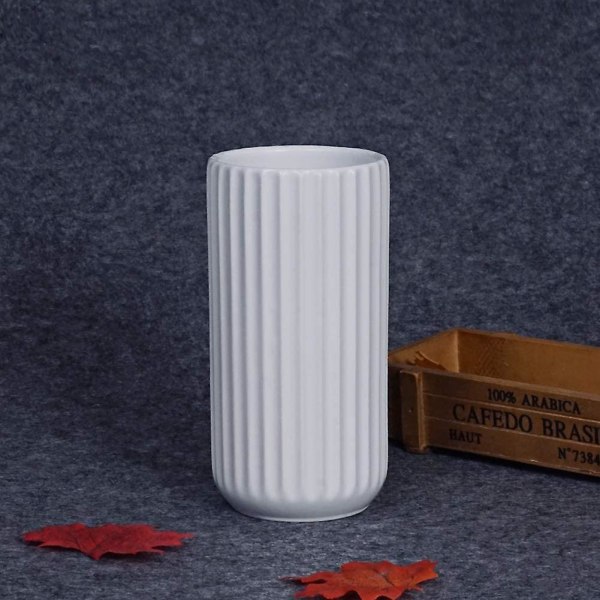 Vaser i vit keramik på 7 tums inredningsvaser