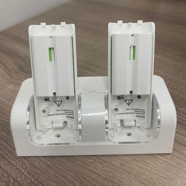 Til Nintendo Wii U Dual Remote Controller Oplader Dockingstation + 2x genopladeligt erstatningsbatteripakke Tilbehør Hvid