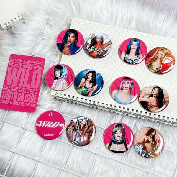 KATSEYE WILD Metalmærke Pin, Rund K-Pop Broche til Tasker, Lara Medlemsdesign Yoonchae