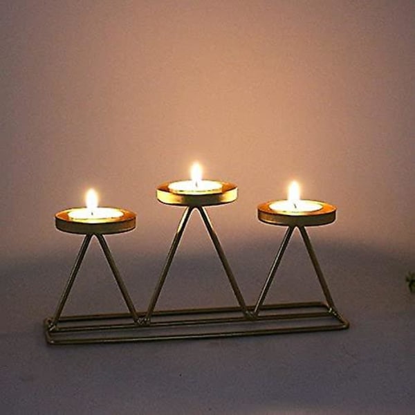 Koristeellinen metallinen kynttilänjalka 3 käsivartta hääpöytään - kulta