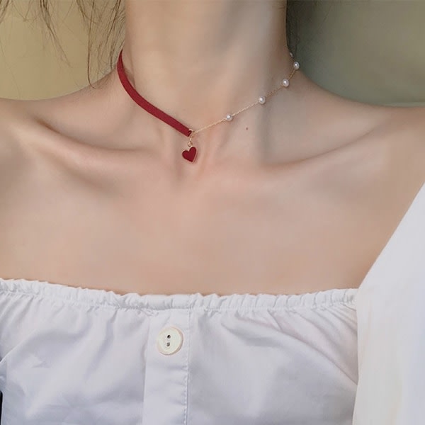 Mode kvinner Pearl Asymmetri Chokers Rött hjärta Halsband Charm