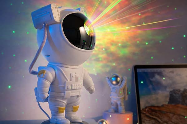 Galaxy Lamp Astronaut - Star Projector with LED and Remote Control 600