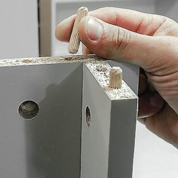 Räfflade Träpluggar Med Avsmalnande Fasade Ändar - Träplugg För Möbler Och Konstprojekt