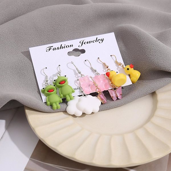 Trendikkäät eläin-sammakko-ankka-riipuskorvakorut pilvet Gummy Bear -riipuskorvakorut korut