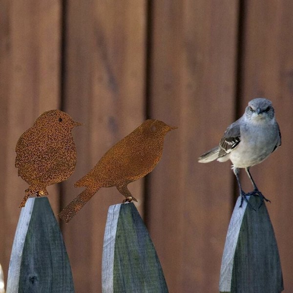 4 stk. Rusty Birds Dekoration, med skrue til at skrue i træ, naturtro patina metalfugle havepynt silhuet simulering fuglefigur