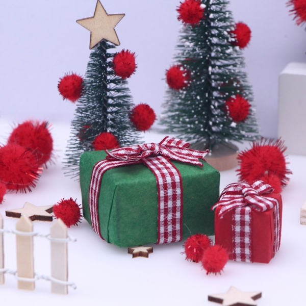 Miniatyr juldekoration Jultomte komplett set tillbehör dörr för dockhusmöbler med kökstillbehör present rotting röda bär
