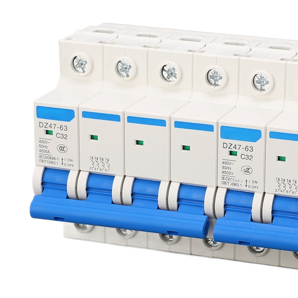 Interlock-säkring 4P 32A 400V Dubbelström Luftbrytare Överföringsswitch 4500A Brytkapacitet