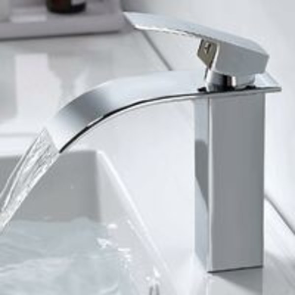 Modern Cascade badrumskran, elegant design kaskad tvättställsblandare, mässings badrum mixer, varmt och kallt vatten tillgängligt, kromat kaskad kran G