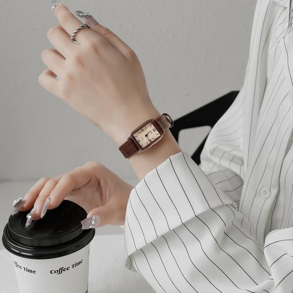Läderarmbandsklockor damer elegant raffinerad damklocka retro rektangulär damkvartsklocka svart