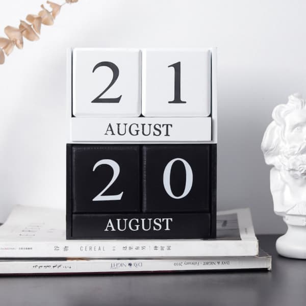 Skrivbordskalender i trä 2022-2023, evighetskalender med månadsdatum