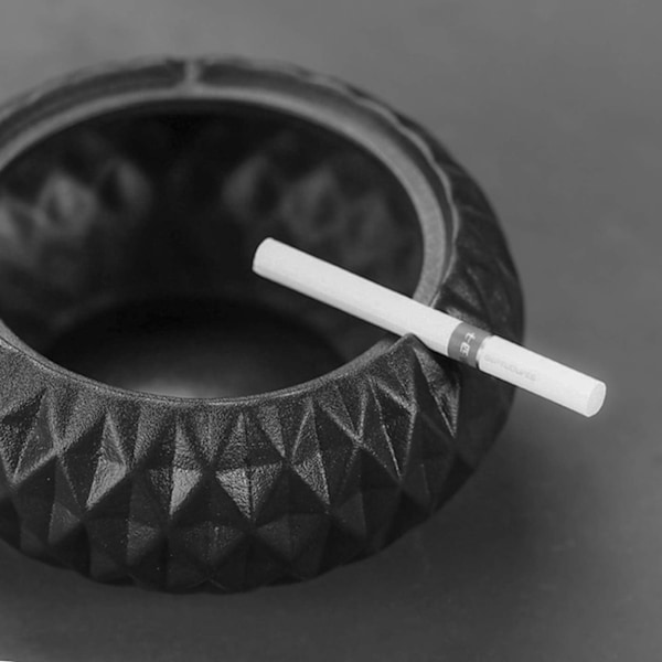 Tung Askkopp, Rund Form Med Lock Elegant Konstnärlig Målning På Ytan Cool Askkoppsdesign För Hemmakontor Inomhusdekoration