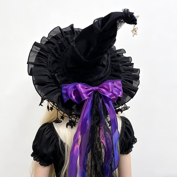 Halloween heksehatt med bred brem blonder, egnet for feriefester, kostymefester, kostymefester, rollespill, etc. lilla purple