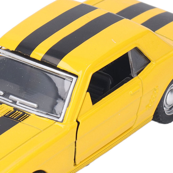 Retrobilmodell 1/32 skala Pull Back Alloy Classic Vehicle Toy med öppningsbara dörrar för barnsamlare Gul