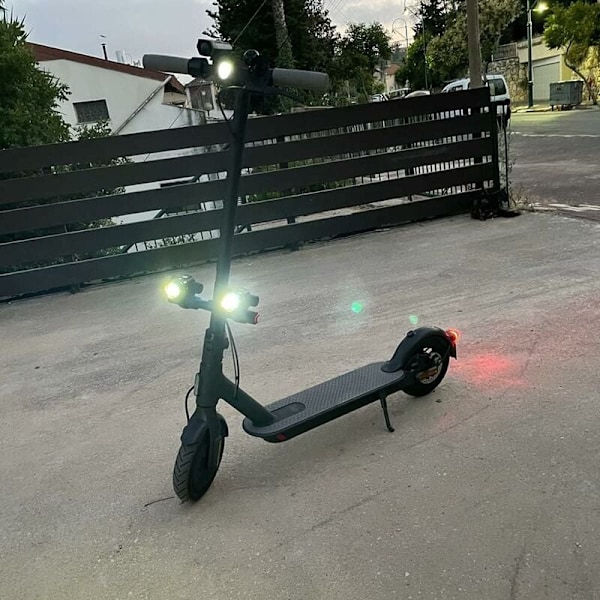 Högpresterande elektriska sparkcykelstrålkastare, bred kompatibilitet för justerbar höjd, supervattentäta lampor för säker nattkörning