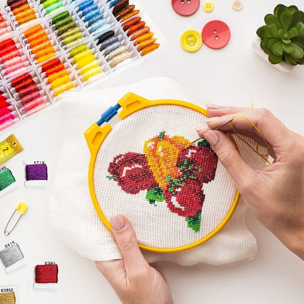 PUBAMALL Set med 108 färgade broderitrådar, med sy- och broderiorganisatör