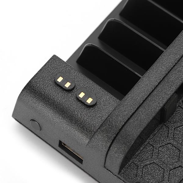 Monitoiminen lämmönpoistavan tuulettimen pohja, säilytysteline, ohjain, kaksi latausliitäntää, LED-valon pidike PS4:lle/SLIMille/PS4 PRO:lle