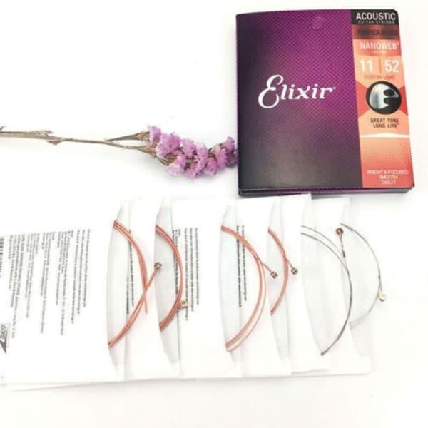[02]Elixir Akustiska Gitarrsträngar Nanoweb Fosforbrons Lätta 16052