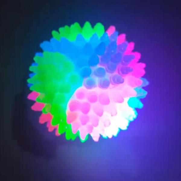 En trefärgad Flash elastisk bollhundboll 5,5 cm med spikar glöd i mörkret interaktiv leksak katt och hund