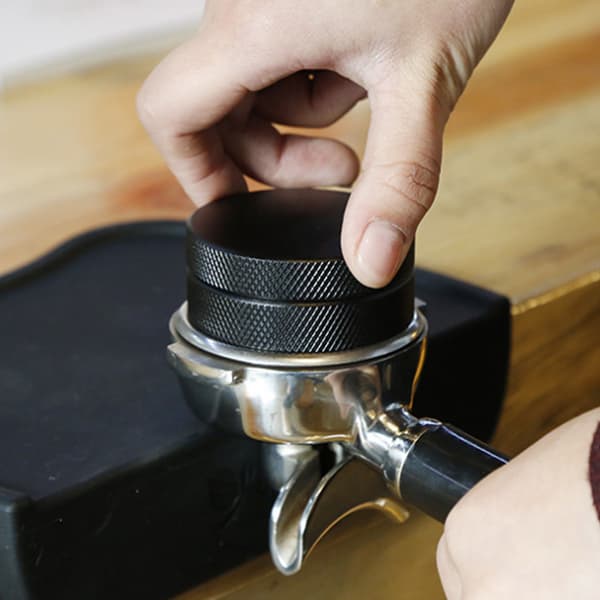 58 mm sort kaffepresser i rustfrit stål til hjemme- og cafébrug