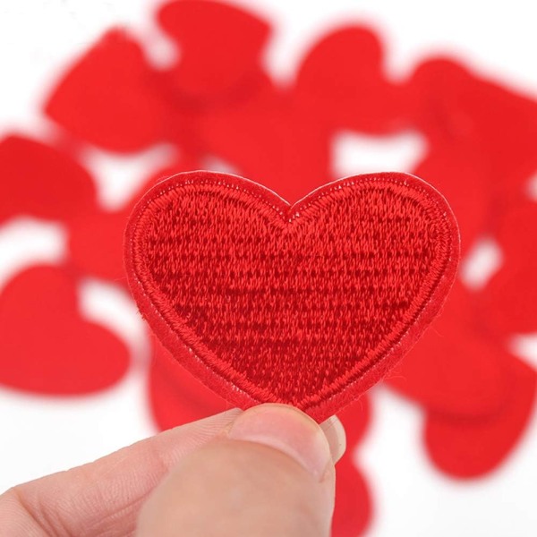 20 stk stoffklistremerker Brodert lappemerke Strykes rødt hjerteform Dekorativt gjør-det-selv-tilbehør Klær
