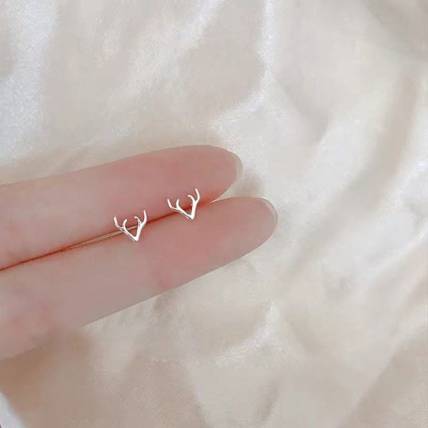 Trendy Små Hjortehorn Ørestikker til Kvinder - Chic Minimalistisk Design Perfekt til Sommerstilen