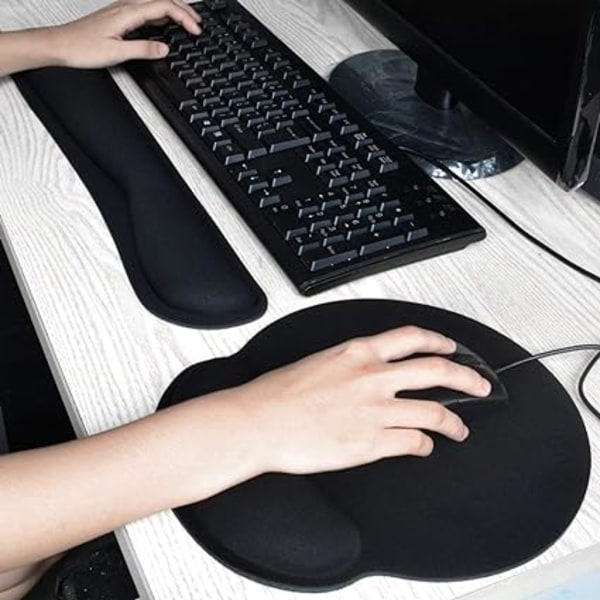 Ergonominen hiirimatto - Gamer-hiirimatto, jossa geelirannetuki, mukava rannetuki pelihiirimatto tietokoneelle ja kannettavalle tietokoneelle - musta