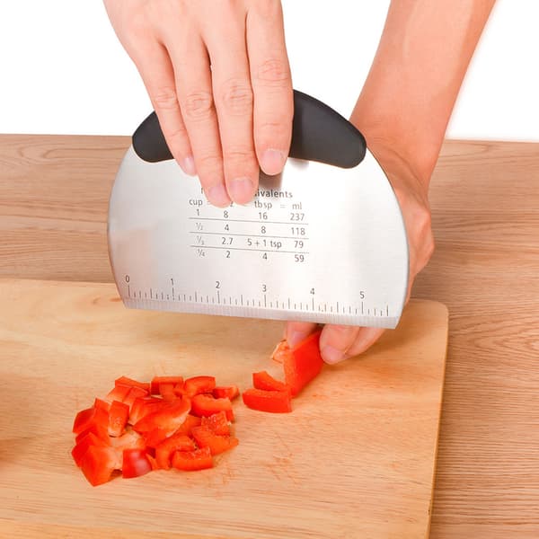 Degskrapa och hackare i rostfritt stål med mätskala
