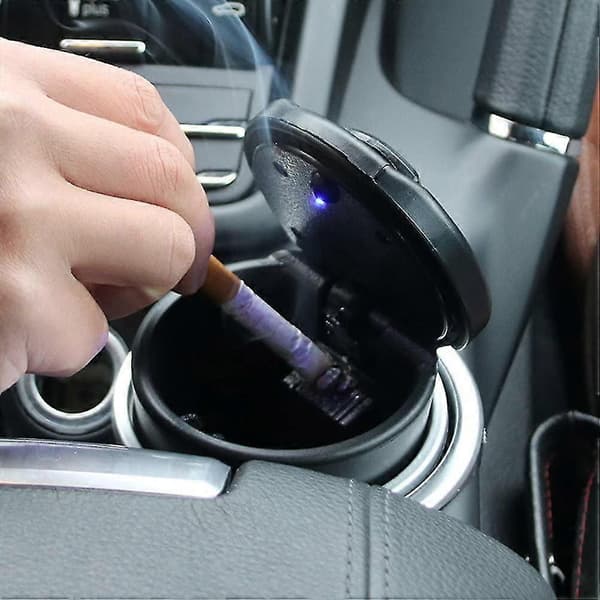 Bärbar bilcigarettaskkopp med LED-ljus och lock