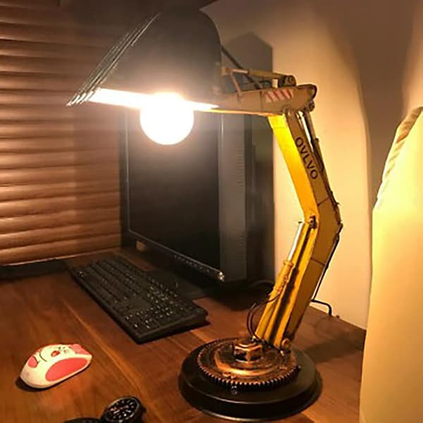 【bt02】Excavator Desk Lamp Unique Table Lamp LED 20*12*12cm