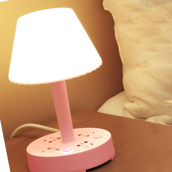 Allsidig skrivebordslampe med strømbrett og USB-porter for sovesaler og arbeidsområder - Modell CN 110