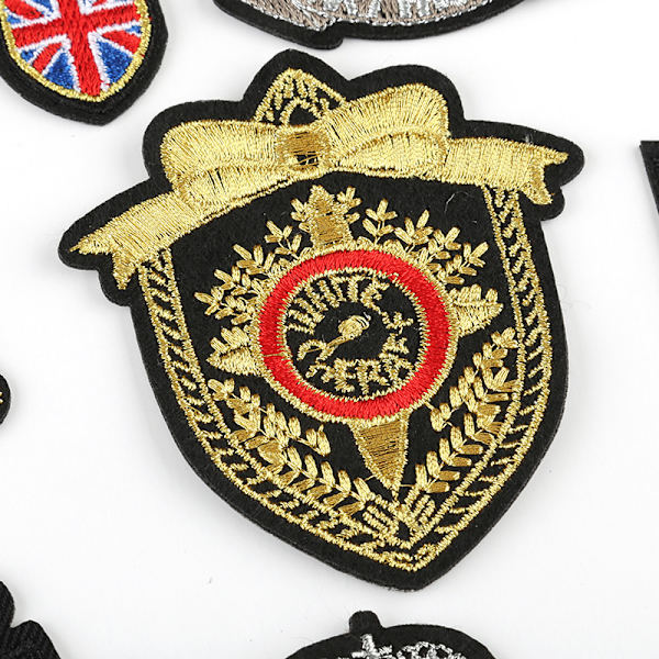 22 kappaletta brodeerattua kangasta, tietokoneella brodeerattuja paikkoja, ZQKLA