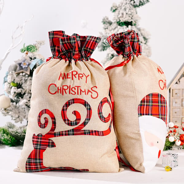 2 tomtesäckar. Julklappspåsar med dragsko. Medelstorlek 5