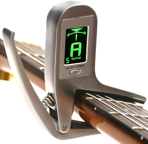 (AC-05) Stämmare + gitarrkapo i ett. Metallkapo för elgitarr