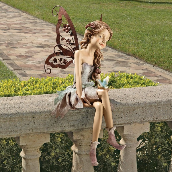 Fannie the Garden Fairy Siddende Statue, 21 cm, Polyresin, Full Col