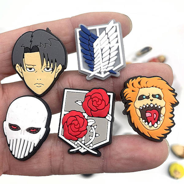 21 st anime Attack On Titan tema skoprydnader för Croc Clog skor tecknad dekoration sandaler tillbehör barn vuxna festgåvor present