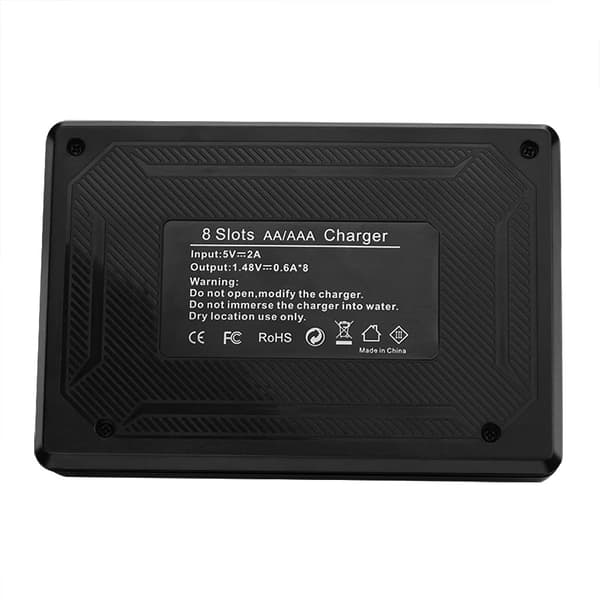 8-bays Batterilader for AA (nr. 5) AAA (nr. 7) Oppladbare Batterier