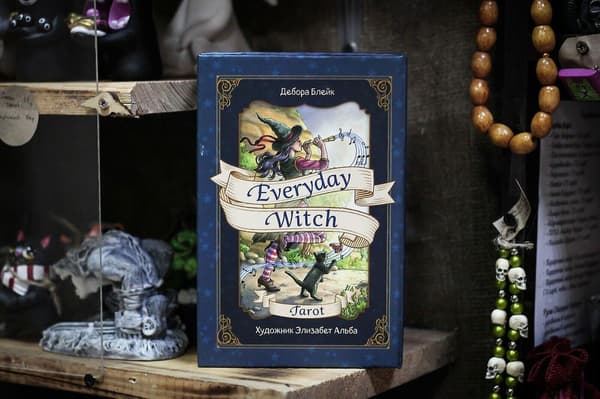 Everyday Witch Tarot: En 78 Tarotkortlek Engelsk Version Spådom Orakel