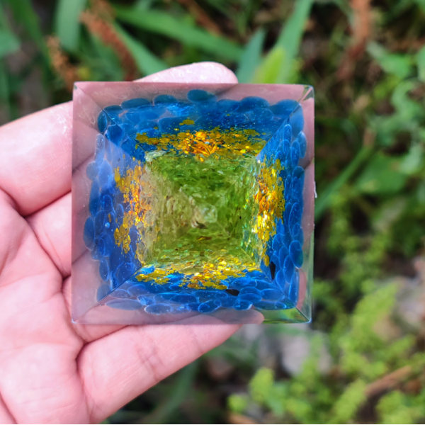 Krystal Energi Pyramide til Meditation og Chakra Healing Gemsten