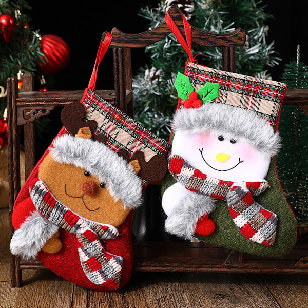 Charmig julgransdekoration, mini julstrumpor med klassisk julstil, 3D-julstrumpor applikationsdesign för julfestdekor,