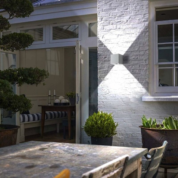 Justerbar 12W LED Vägglampa, Modern Aluminiumdesign med Kallvitt Ljus, Enkel Installation & Upp och Ner Ljusstyrka för Sovrum, Hem, Korridor