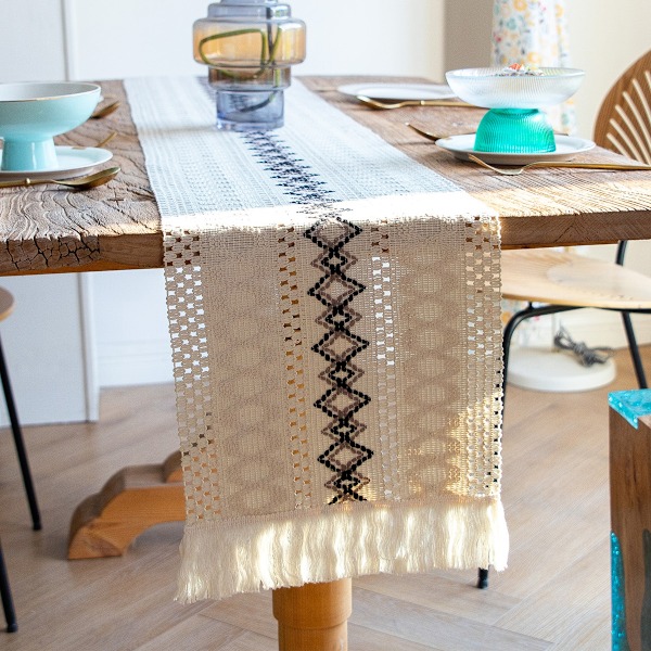 Bordslöpare i bohemisk stil, dekorerad med tofsar, bomulls- och linneblandning för bondgårdsinredning, elegant design med färgstarka inslag, mångsidig storlek för