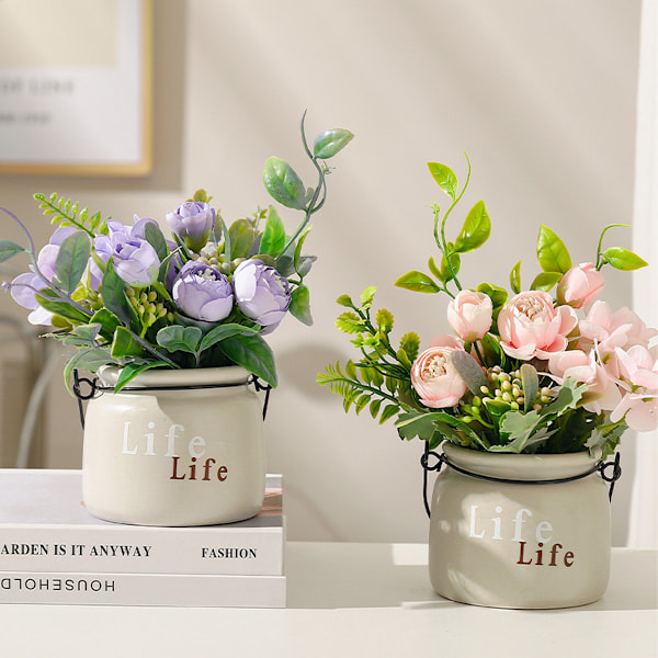 Kunstige blomsteroppsatser i potteborddekorasjon