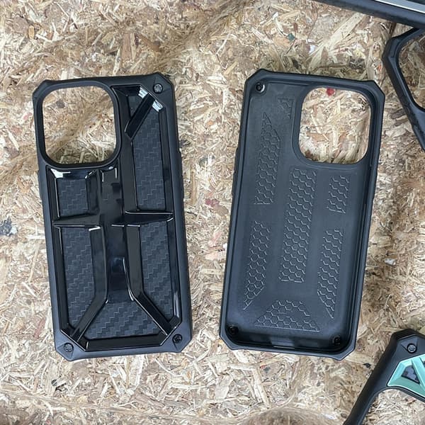 https://www.walmart.ca/en/ip/UAG-Monarch-Robust-Etui-Kulfiber-til-iPhone-13-Etui/6000204167463